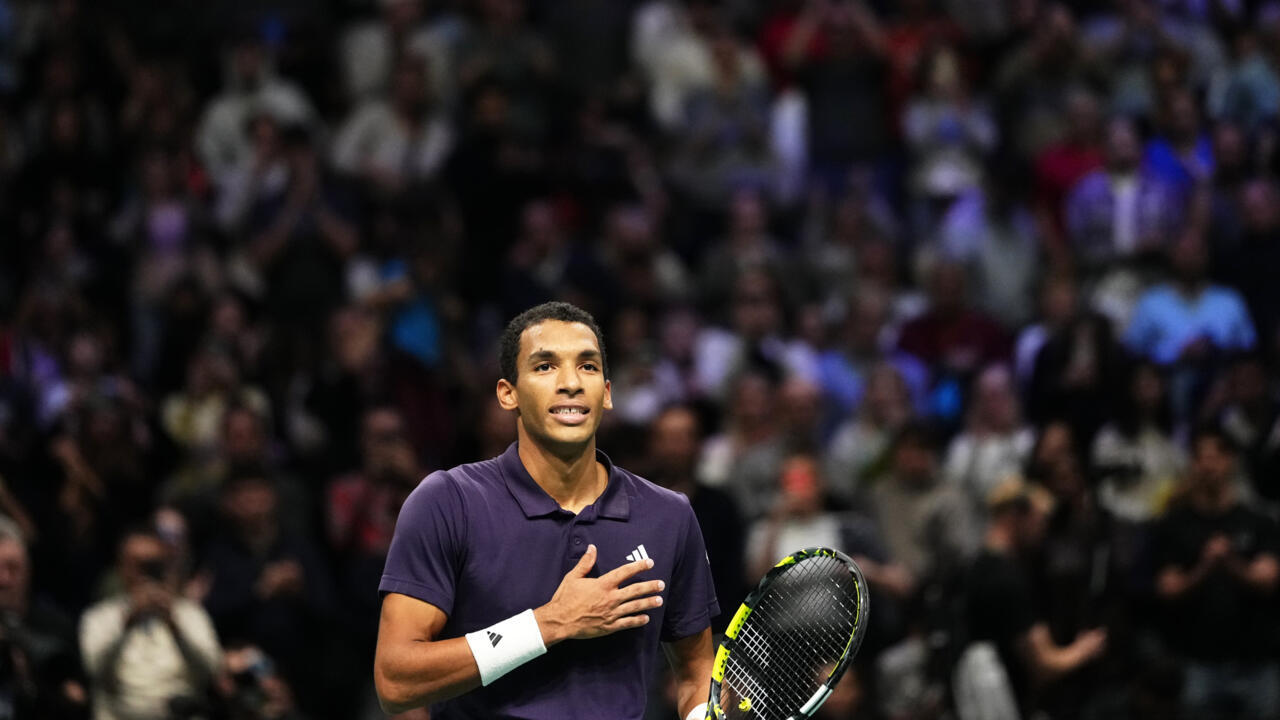 دورة باريس: أوجيه-ألياسيم يقصي بوبليك ويبلغ النهائي