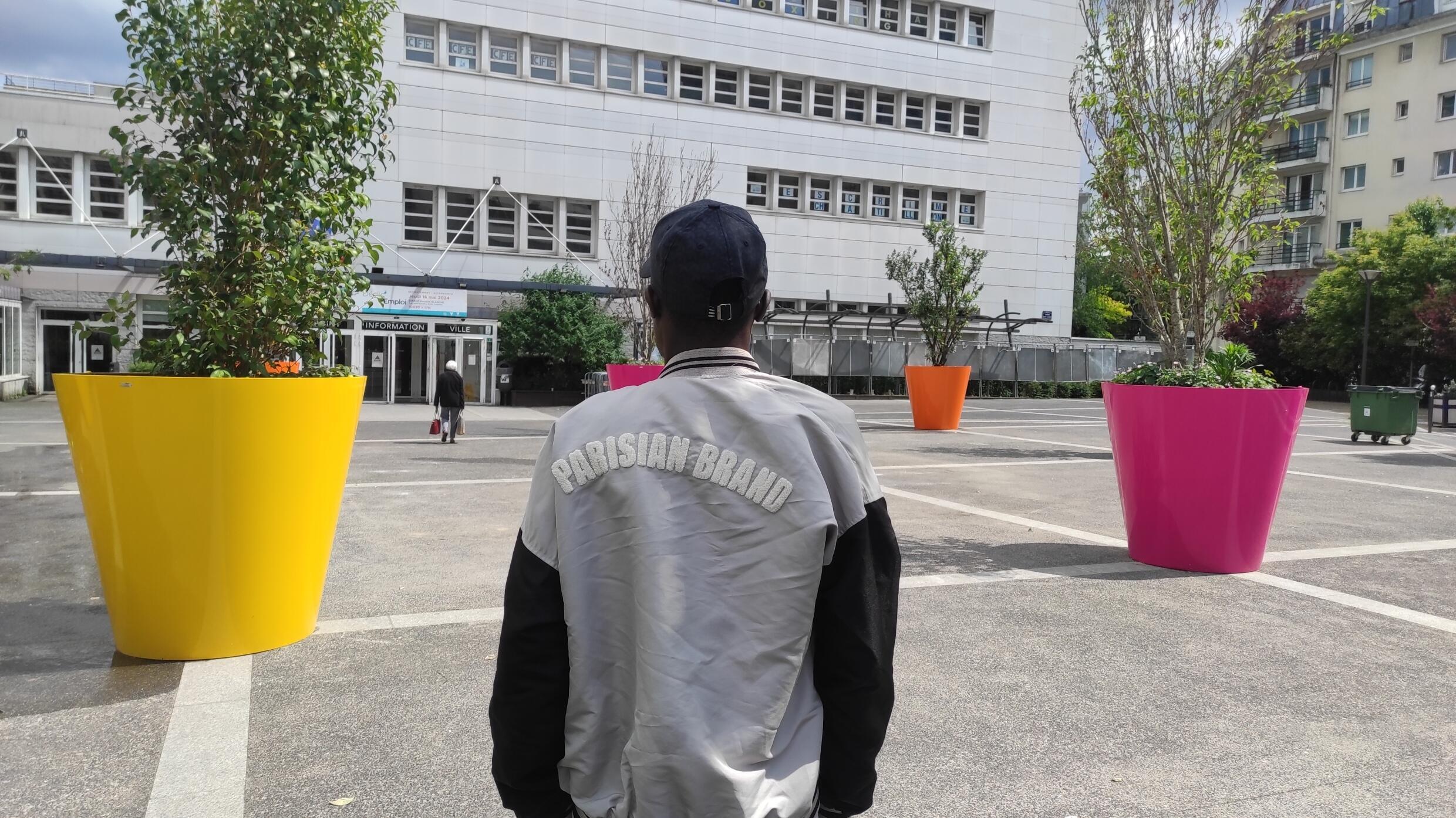 © Jean-Luc Mounier, France 24 | Omar, pictured here south of Paris on May 24, 2024, spent three weeks in a regional temporary reception shelter before finding himself homeless again.