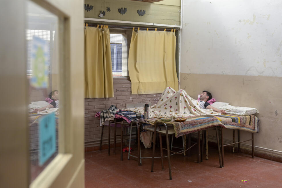 Un refuge installé dans une école après les inondations à Bahia Blanca, en Argentine, le 8 mars 2025.