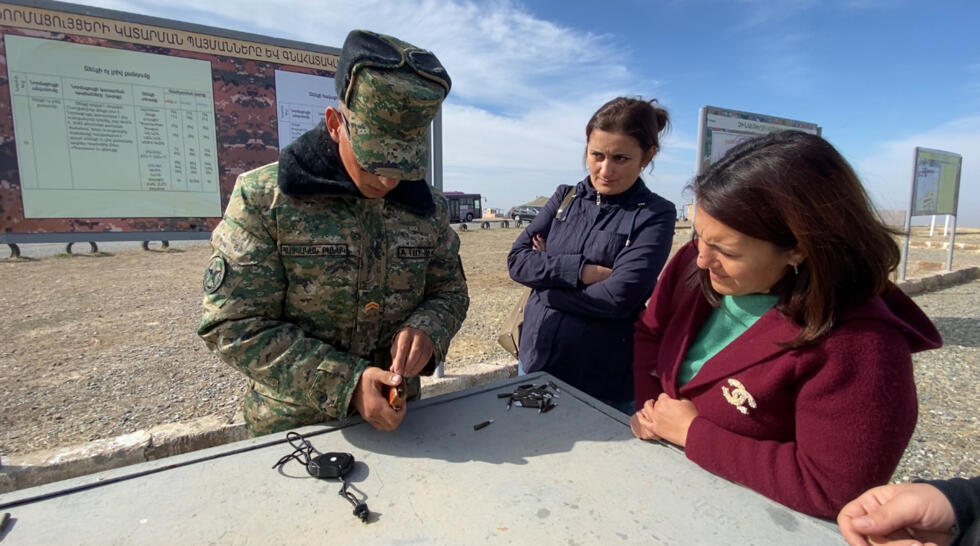 Fotos de entrenamientos de mujeres organizado por el Ministerio de Defensa de Armenia.