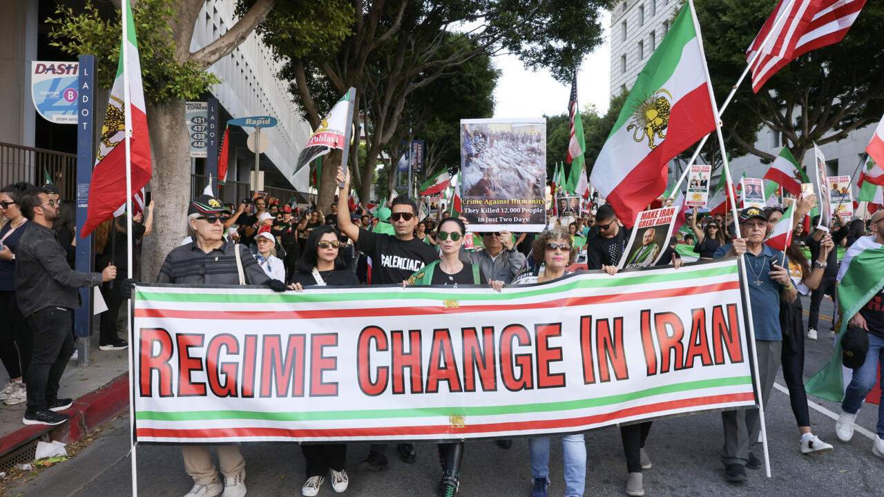 إيرانيون في الولايات المتحدة يجتمعون على رفض القمع في بلادهم ويختلفون على دور ترامب ونجل الشاه