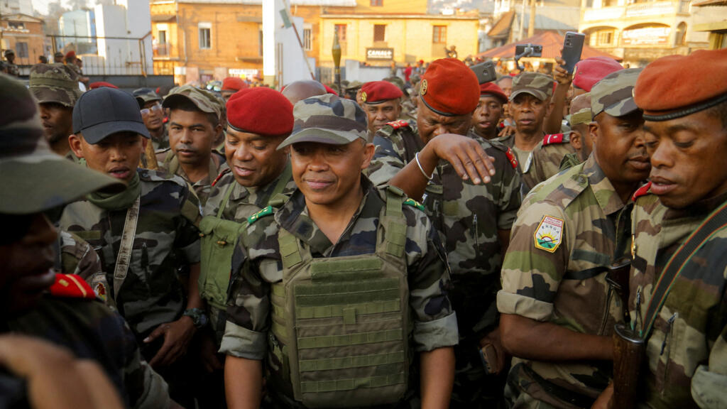 Après le coup d'État à Madagascar, la France appelle à préserver la démocratie et l'État de droit