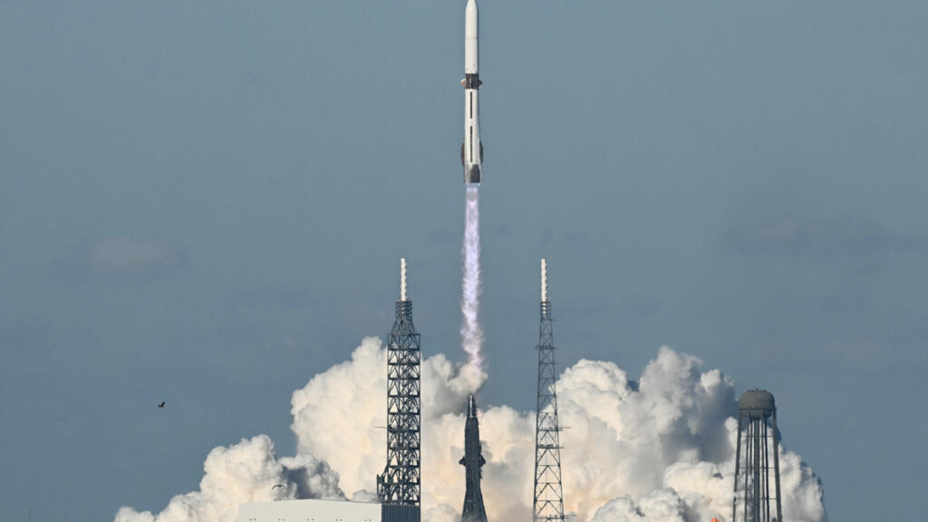 Blue Origin, de Jeff Bezos, réussit la prouesse de récupérer le propulseur de sa grande fusée