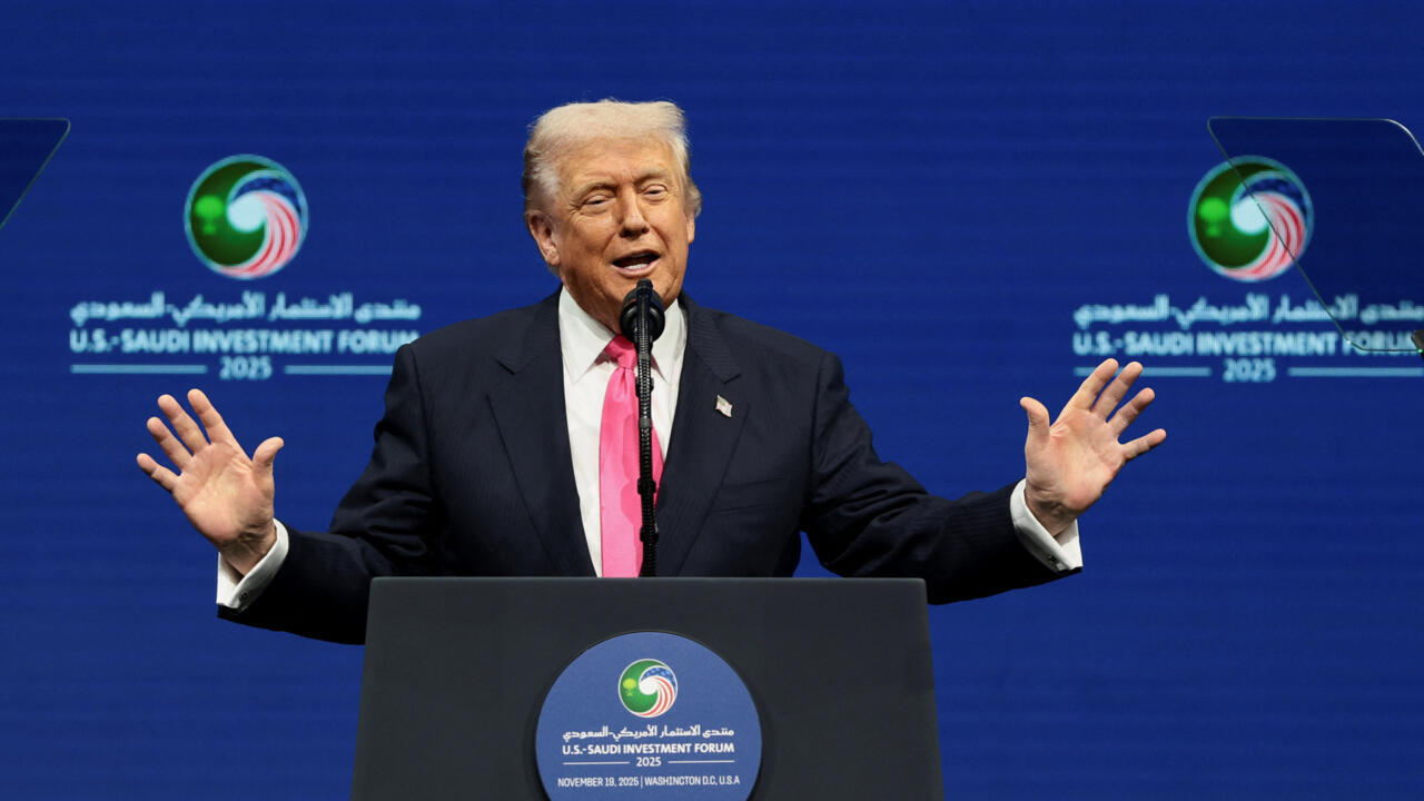 El presidente estadounidense Donald Trump interviene durante el Foro de Inversión Estados Unidos-Arabia Saudita en Washington, D.C., EE. UU., el 19 de noviembre de 2025.