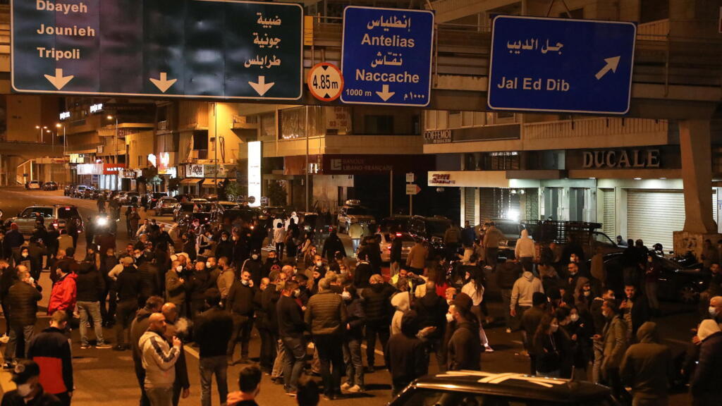 Protesters shut down roads as Lebanon pound hits all-time low