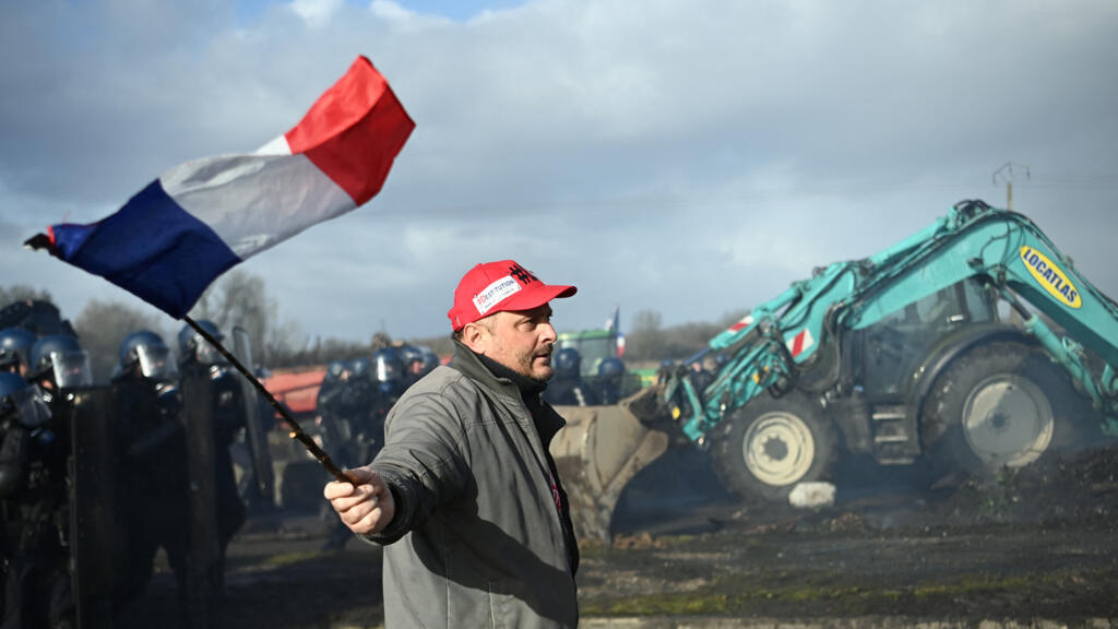 Mercosur : l'UE signera le traité le 17 janvier, les blocages d'agriculteurs se poursuivent