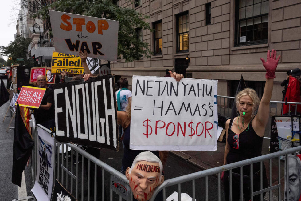 Manifestantes protestan contra la presencia de Netanyahu en la ONU. Nueva York, 25 de septiembre de 2025. El primer ministro israelí ha acusado a líderes occidentales de "ceder a la presión de los islamistas radicales".