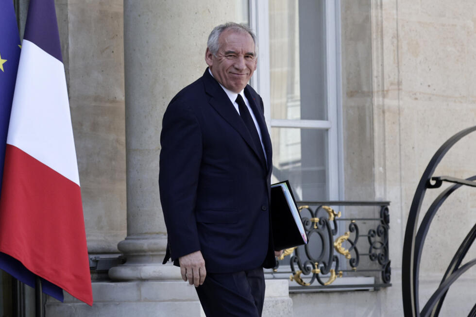 Le Premier ministre François Bayrou à la sortie du Conseil des ministres à l'Elysée, le 27 août 2025 à Paris