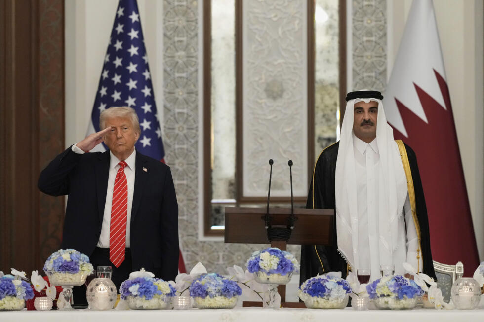 Le président Donald Trump et l'émir du Qatar, le Cheikh Tamim ben Hamad al-Thani lors d'un dîner d'État au palais de Lusail, à Doha, le 14 mai 2025