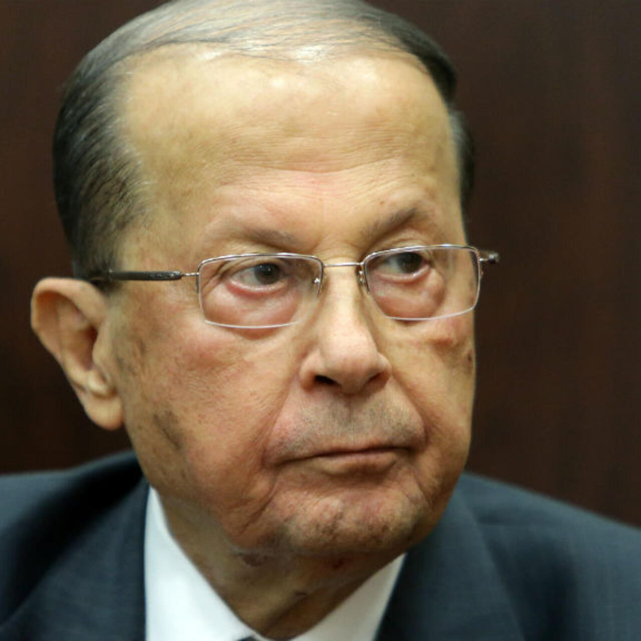 Tugilgan kun uchun seksual tilaklar Yalangoch mushuk bilan keksa ayollar