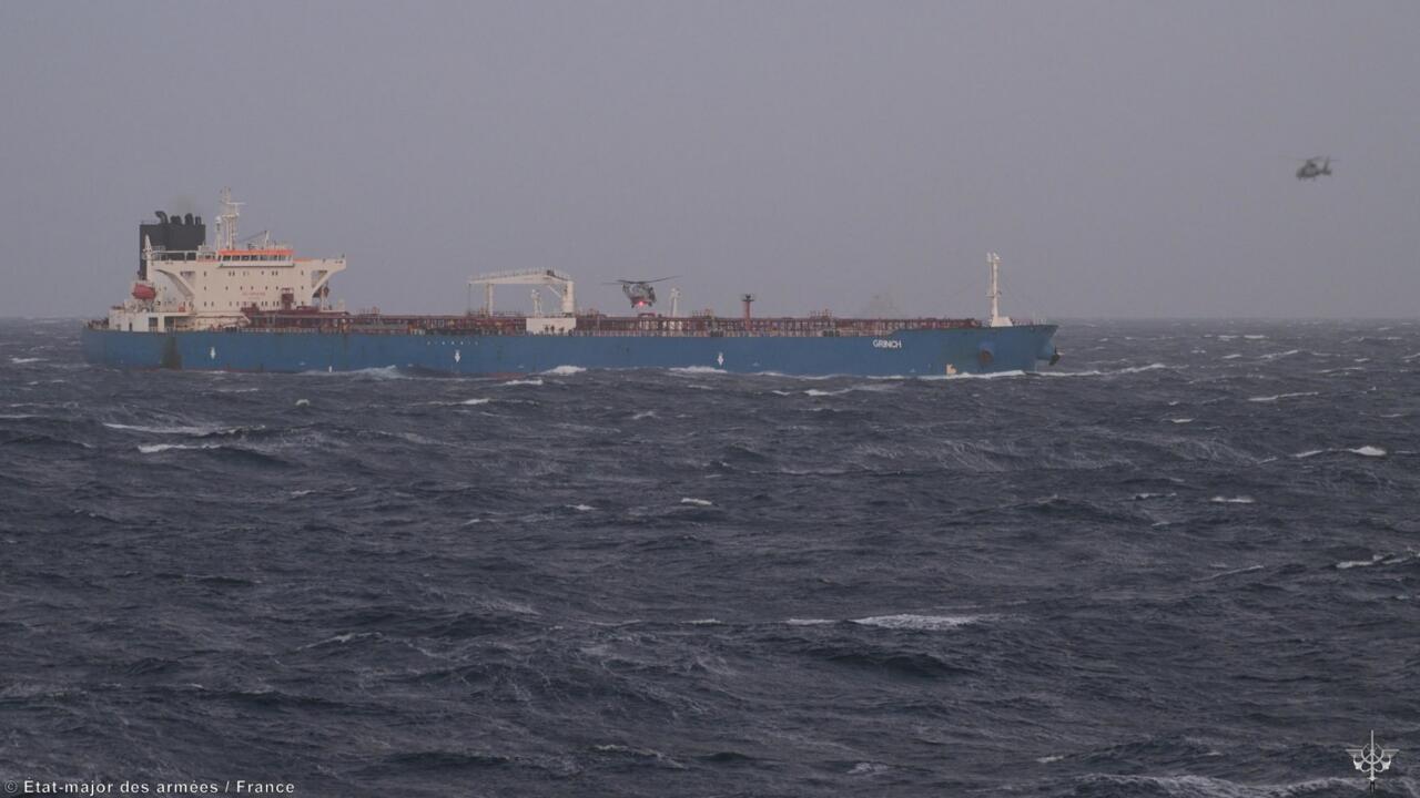 البحرية الفرنسية تحتجز ناقلة نفط في البحر المتوسط "آتية من روسيا"