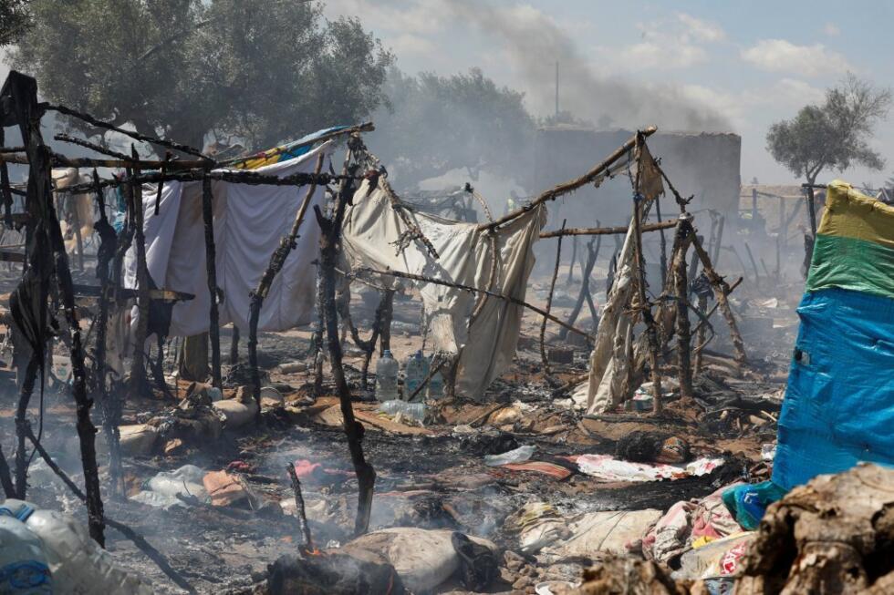 Le 24 avril 2025, des migrants subsahariens ont quitté leurs campements de fortune installés dans les oliveraies autour des villes d'El Amra et Sfax (Tunisie) après une vaste campagne de démantèlement