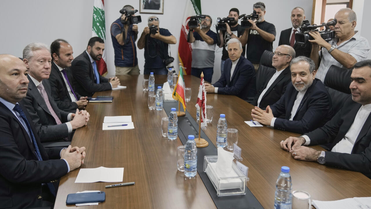 وزير الخارجية اللبناني يرفض دعوة لزيارة طهران ويقترح عقد لقاء "في دولة محايدة"