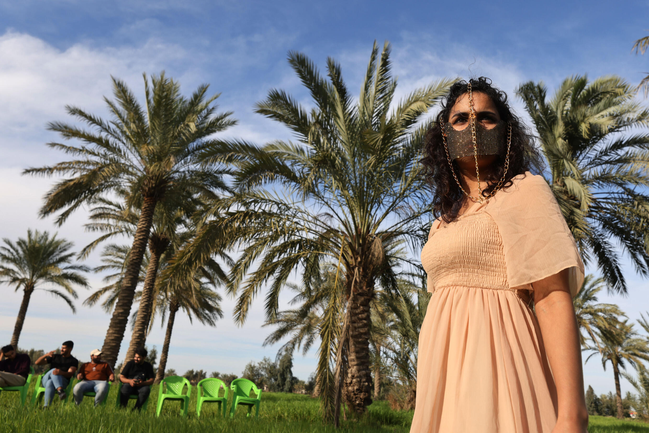 Iraq fashionistas champion climate-friendly vintage wear