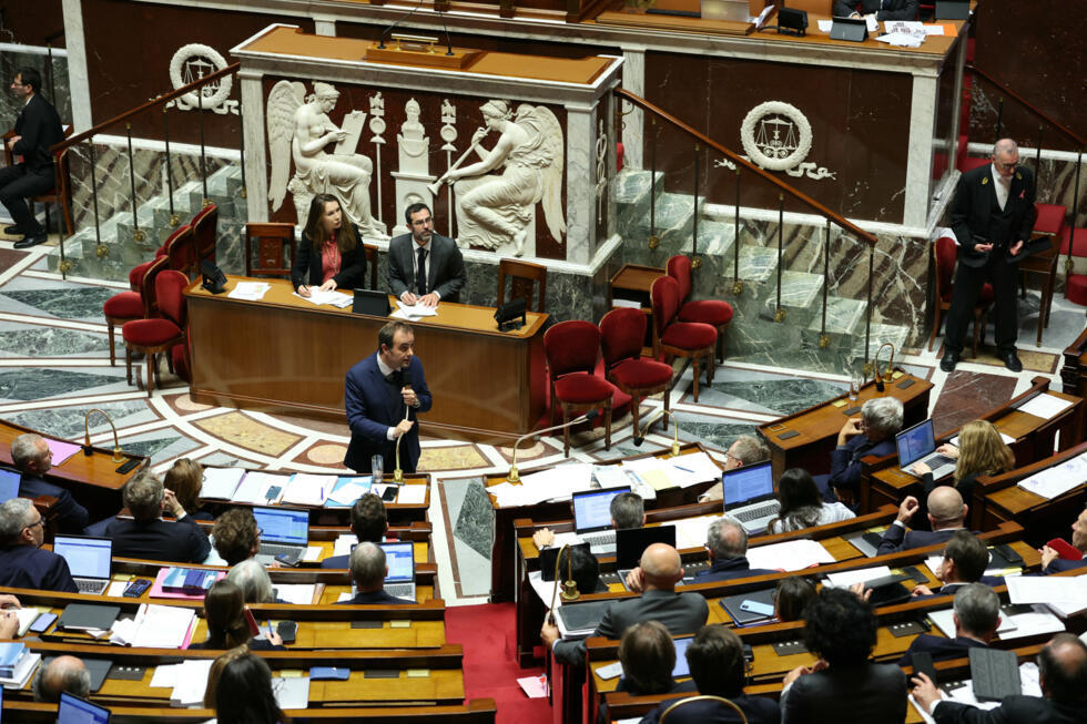 Le Premier ministre Sébastien Lecornu (C) à l'Assemblée nationale lors de l'examen du projet de budget, le 31 octobre 2025 à Paris.
