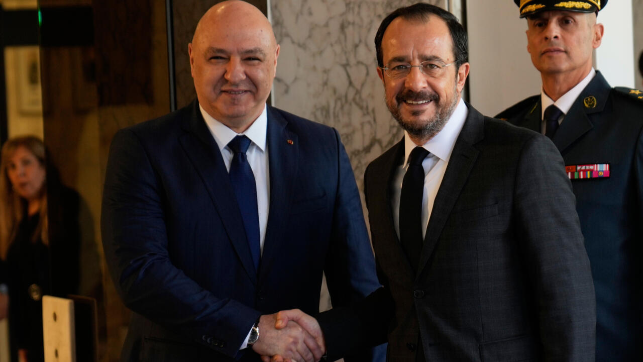 لبنان يعلن التوقيع على اتفاقية ترسيم الحدود البحرية مع قبرص