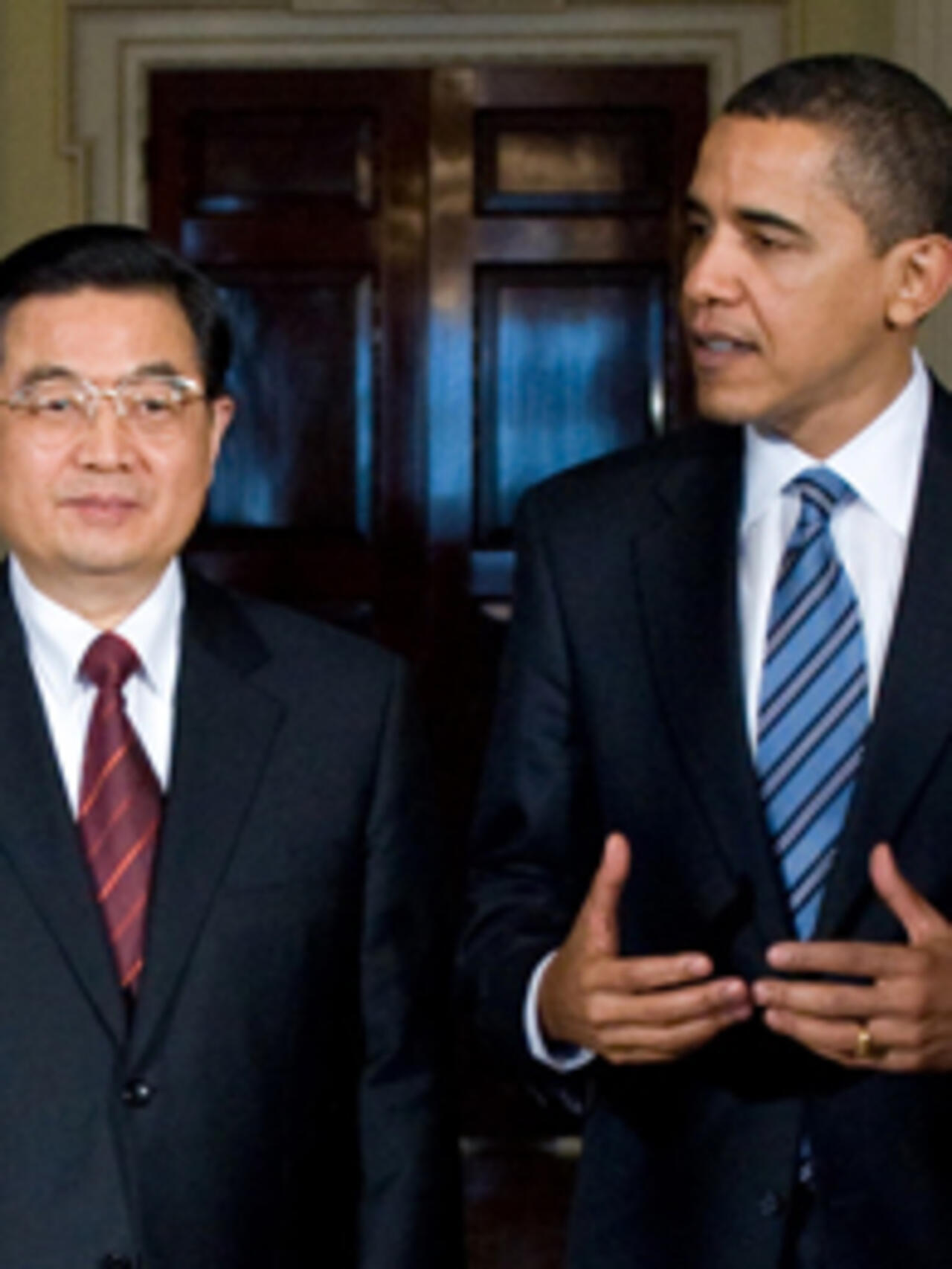 Tukli publi yalangoch ayollarning fotosuratlari