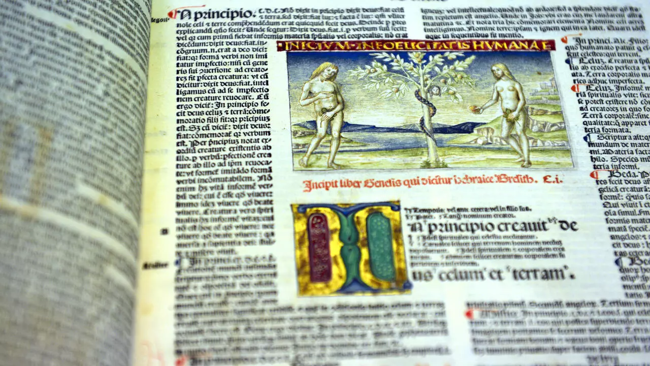 Le Podcast D Un Pretre Sur La Bible Numero Un Aux Etats Unis France 24