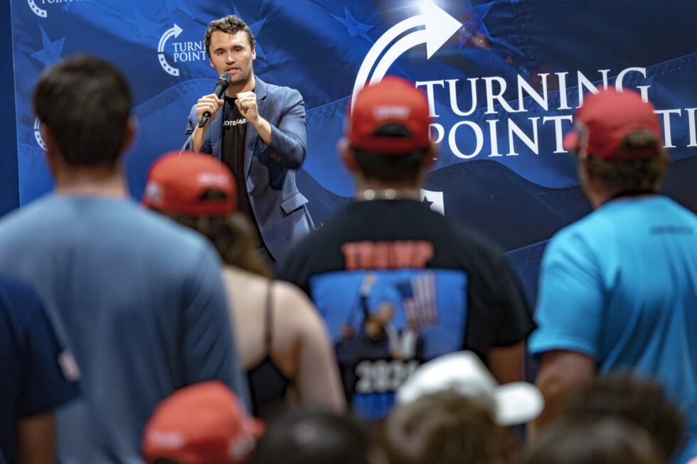 Charlie Kirk, le fondateur du mouvement de jeunes conservateurs Turning Point USA, lors d'un rassemblement à Tucson, en Arizona le 17 octobre 2024