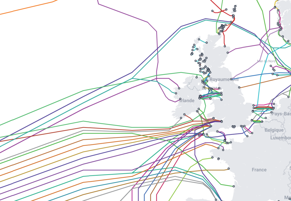 En raison de sa situation géographique, l'Irlande est un point nodal du réseau de câbles sous-marin entre l'Europe et les Etats-Unis.