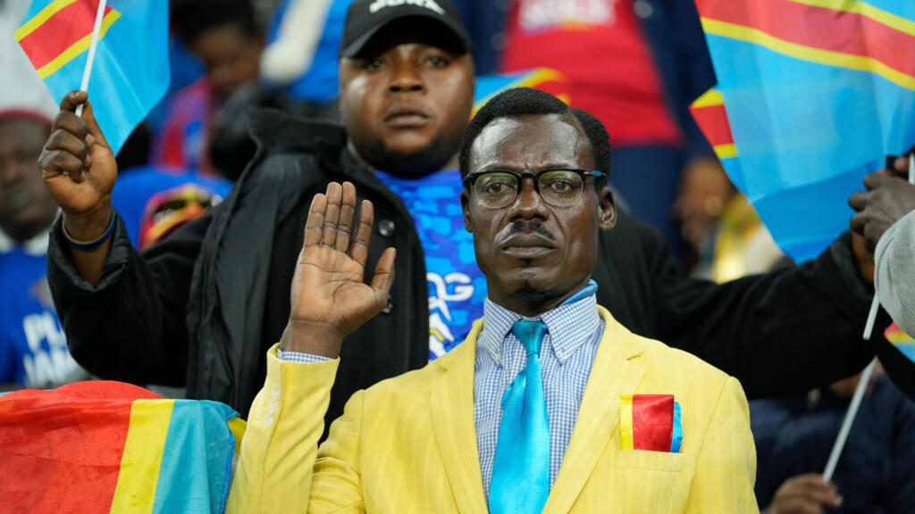 CAN 2025 : la statue vivante de Lumumba reçoit des excuses et est honorée par l'équipe d'Algérie