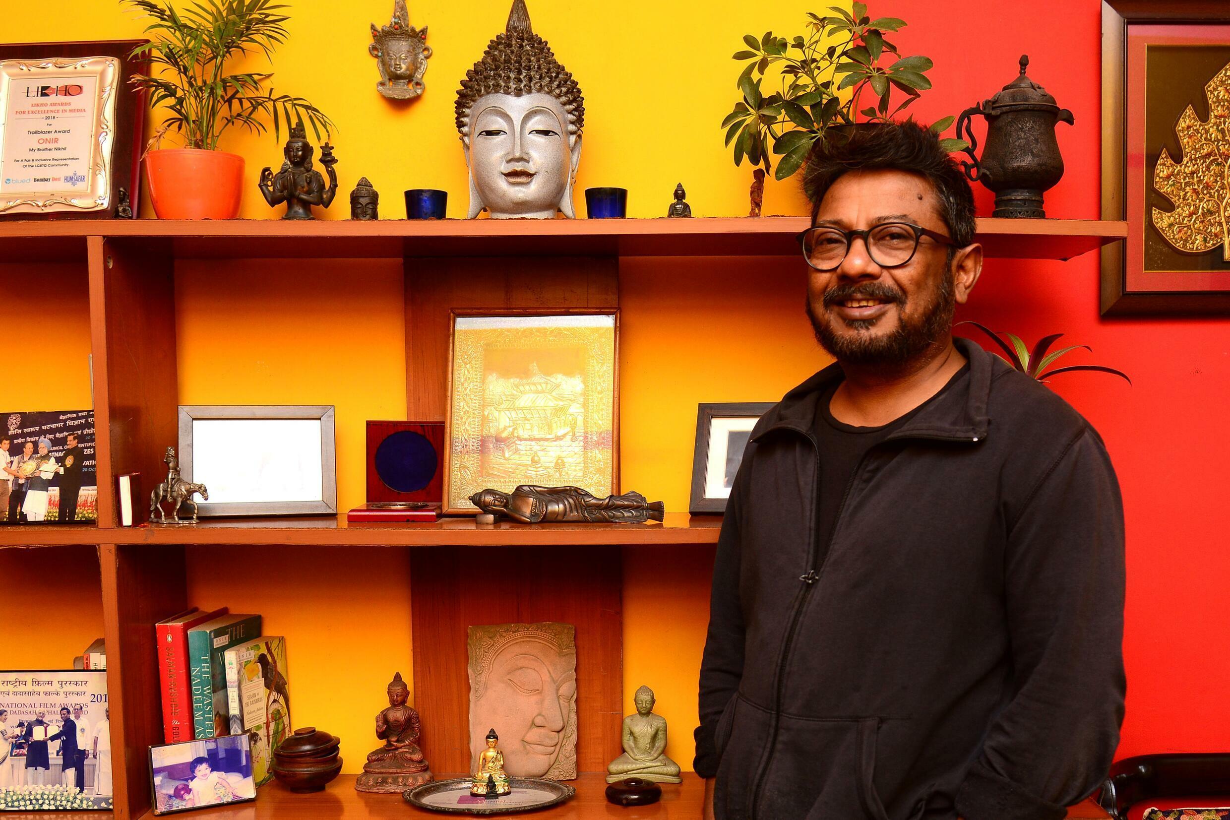 Onir, qui n'utilise qu'un seul nom, est lui-même gay et a été parmi les premières grandes personnalités de Bollywood à reconnaître publiquement sa sexualité