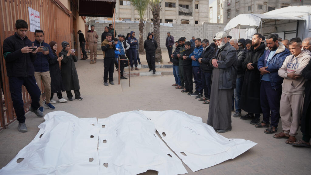 Gaza : 21 morts dans de nouvelles frappes israéliennes, la trêve vascille