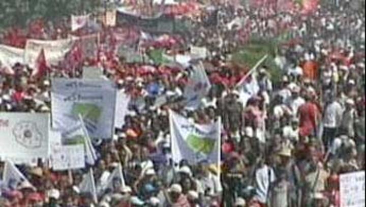 Violence spreads to island of Reunion