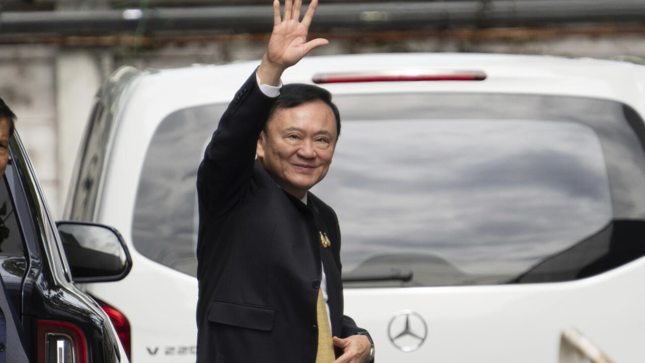 Thaïlande : Thaksin Shinawatra quitte le pays avant un vote crucial au Parlement