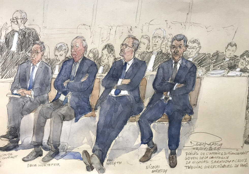 Croquis d'audience représentant, de droite à gauche: l'ex-président français Nicolas Sarkozy, le député Eric Woerth, l'ancien ministre de l'Intérieur Brice Hortefeux, l'ancien ministre de l'Intérieur Claude Guéant, le 6 janvier 2025 au tribunal de Paris