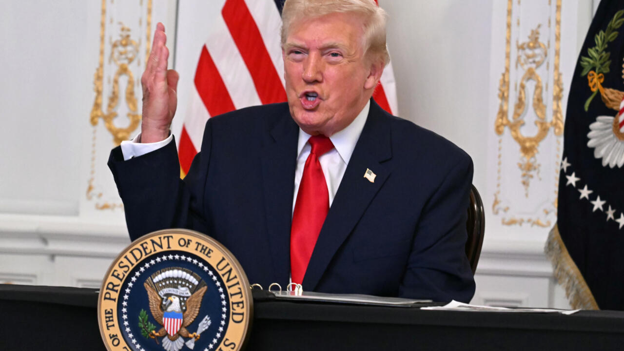 ترامب يقول إنه سيبدأ "قريبا جدا" استهداف "مهرّبي المخدرات" الفنزويليين "برا"