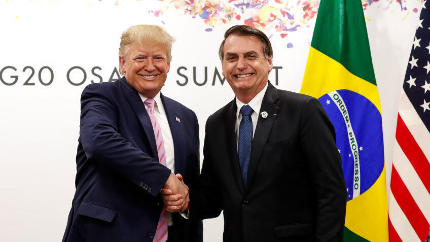 Donald Trump y Jair Bolsonaro, entonces presidentes de sus respectivos países, en una reunión bilateral en Japón en 2019.