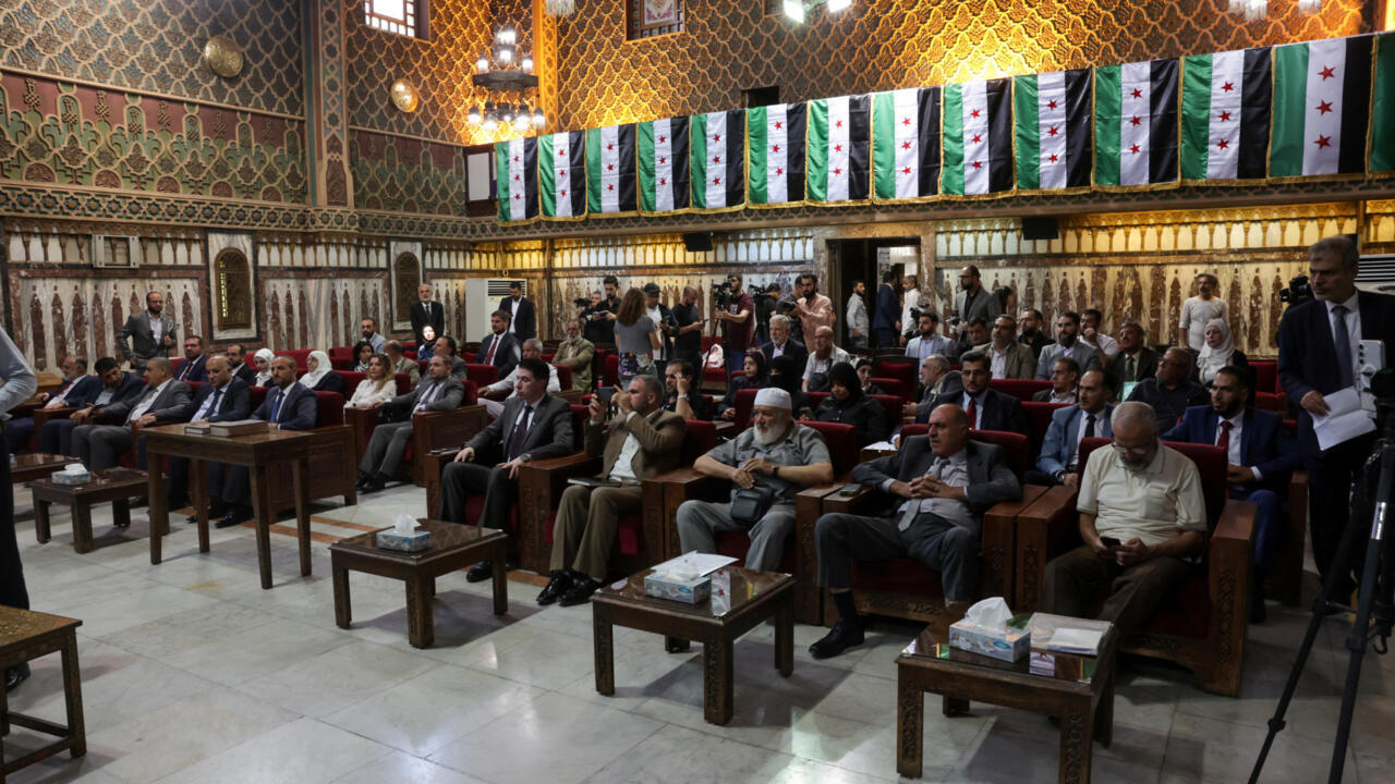 سوريا: تشكيل أول برلمان منذ إطاحة الأسد وسط انتقادات لآلية الانتخاب والتمثيل