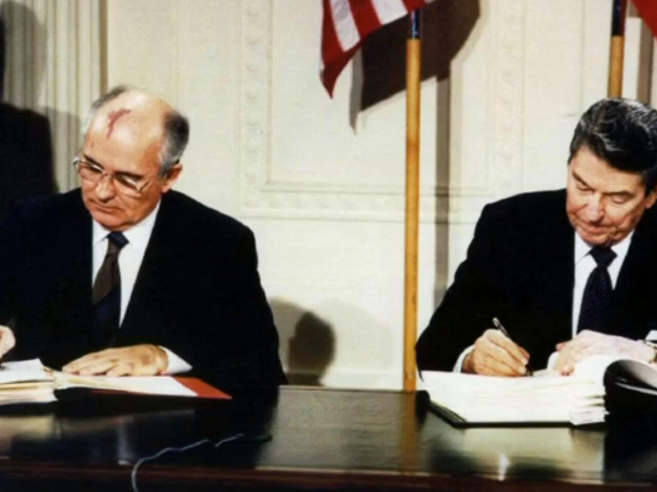 En qué consiste el tratado de armas nucleares firmado por EE. UU. y la antigua Unión Soviética?