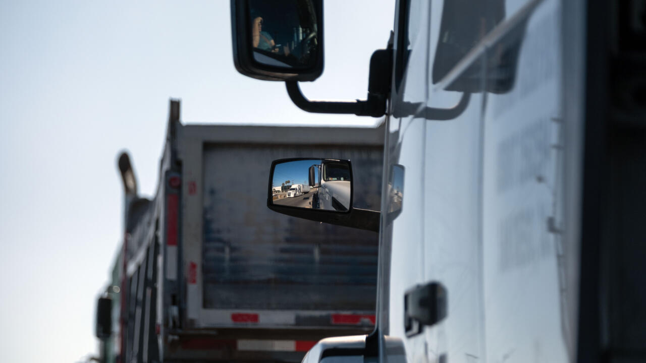 دخول الرسوم الجمركية الأميركي على الشاحنات والحافلات حيّز التطبيق