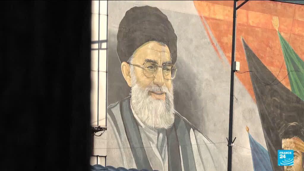 وحذرت طهران من أنها ستعتبر أي هجوم أمريكي “حربا معترف بها”.