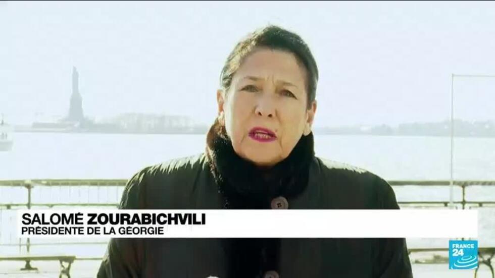 En des milliers de personnes manifestent contre une loi sur