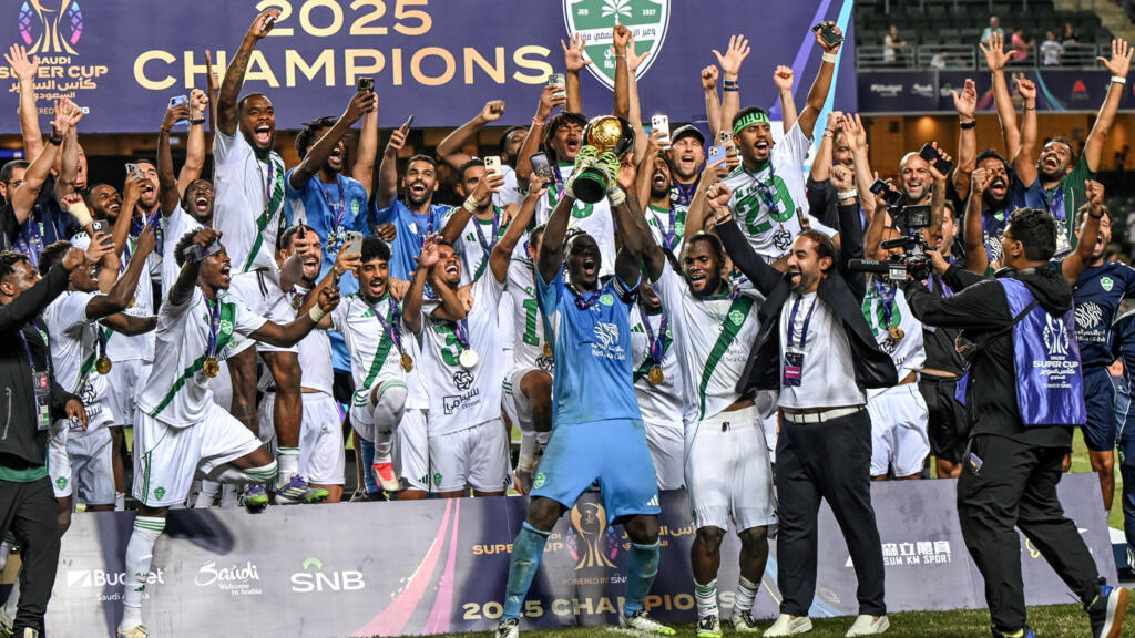 أهلي جدة يحرز لقب كأس السوبر السعودي على حساب النصر بركلات الترجيح
