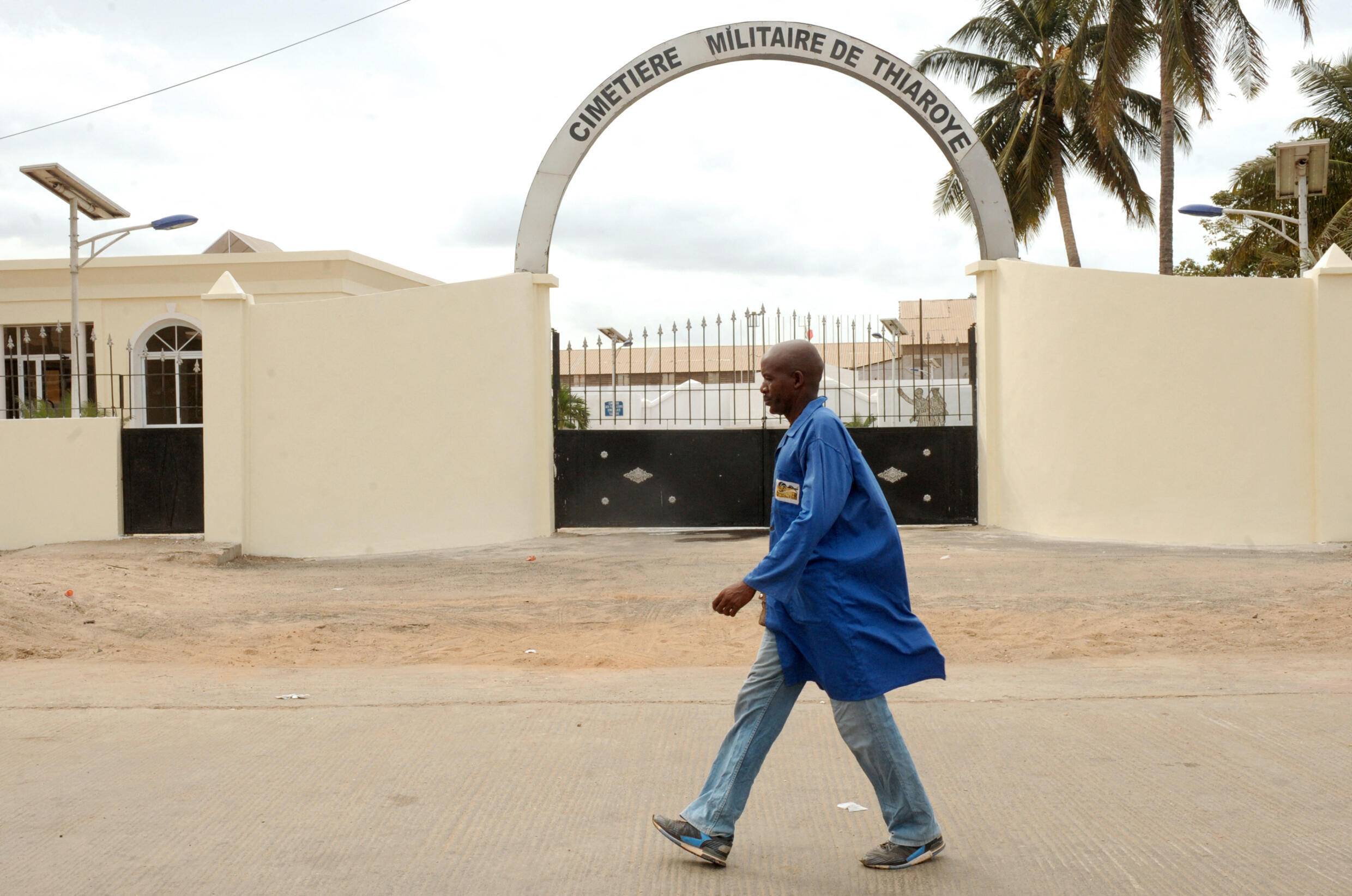 Le cimetière militaire de Thiaroye, à l'est de Dakar, au Sénégal, le 20 novembre 2014.