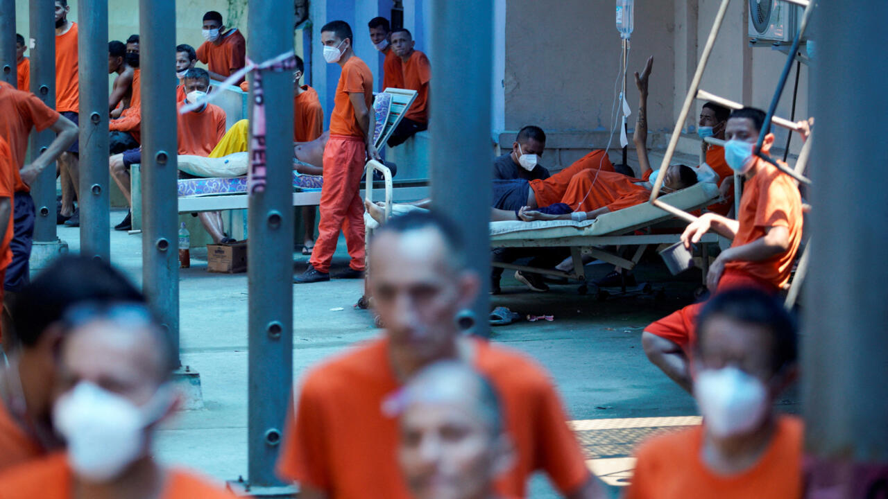 Encuentran a 15 reclusos muertos en la cárcel del Litoral de Ecuador - France 24