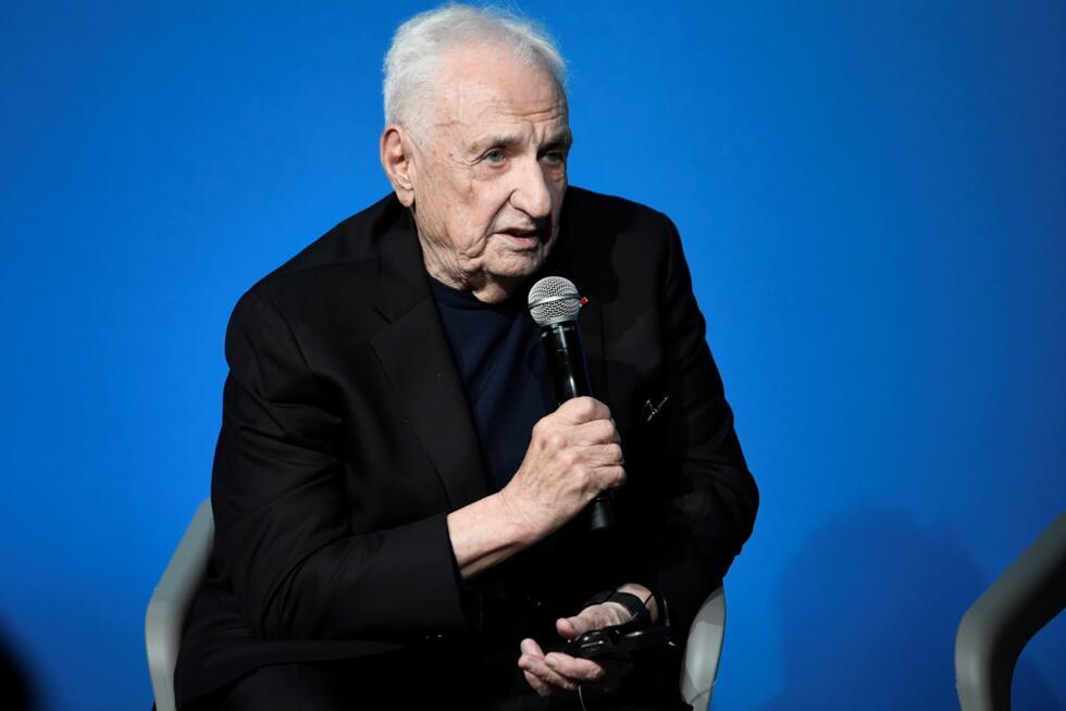 Architect Frank Gehry -- seen here in Paris in 2017 -- revolutionized contemporary architecture, becoming a sensation for designs such the Guggenheim Bilbao and the Fondation Louis Vuitton in Paris