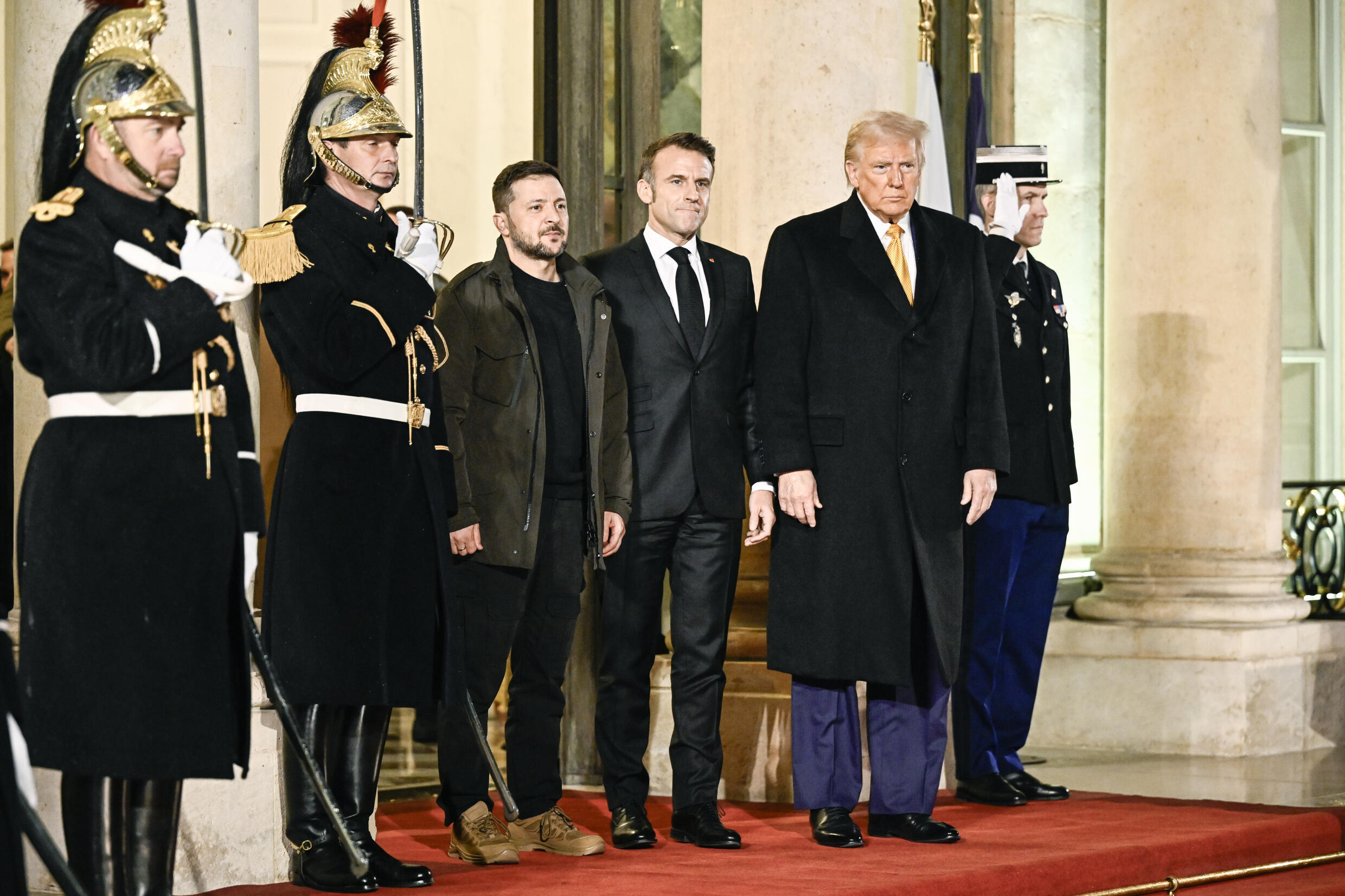 De gauche à droite Volodymyr Zelensky, Emmanuel Macron et Donald Trump, le 7 septembre 2024, à l'Elysée, à Paris