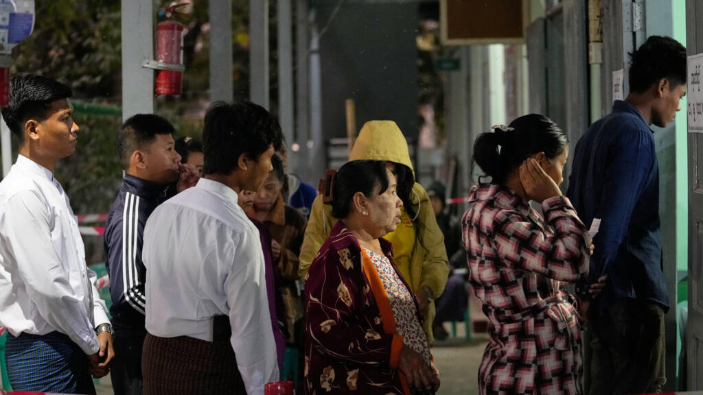 انتهت عملية التصويت في الوقت الذي يستعد فيه الجيش لتحقيق النصر في الانتخابات التي يديرها المجلس العسكري في ميانمار