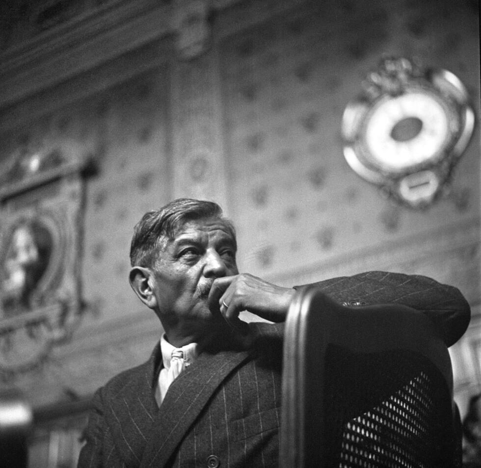 Ancien vice-président du gouvernement de Vichy, Pierre Laval témoigne au procès Pétain. Il sera lui-même jugé en octobre 1945, condamné à mort pour haute trahison et fusillé.
