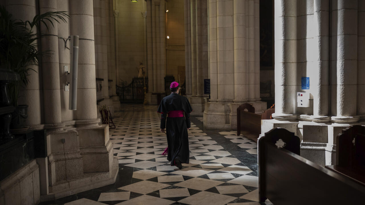 استقالة أسقف قادس الإسبانية في خضم تحقيق للفاتيكان حول ضلوعه في اعتداءات جنسية بحق قاصر