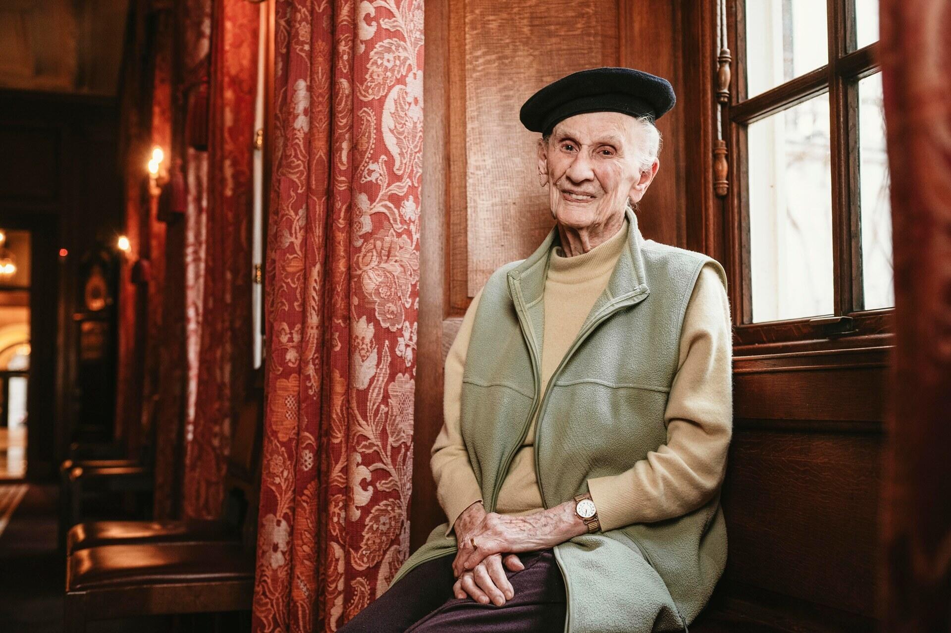 Hazel Picking est âgée de 98 ans. Elle a servi en tant qu'aiguilleur de 1942 à 1945.