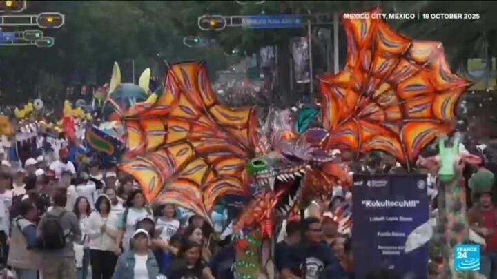 Mexico: Giant monsters dazzle crowds on Alebrijes parade, ahead of Day of the Dead