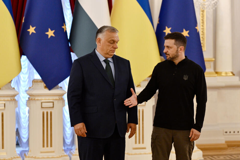 Le Premier ministre hongrois, Viktor Orban, et le président ukrainien, Volodymyr Zelensky, à Kiev, en Ukraine, le 2 juillet 2024.