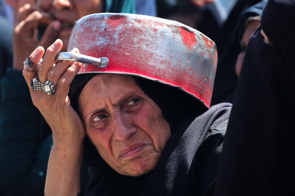 Humanitarian groups say nowhere near enough food is reaching Gaza