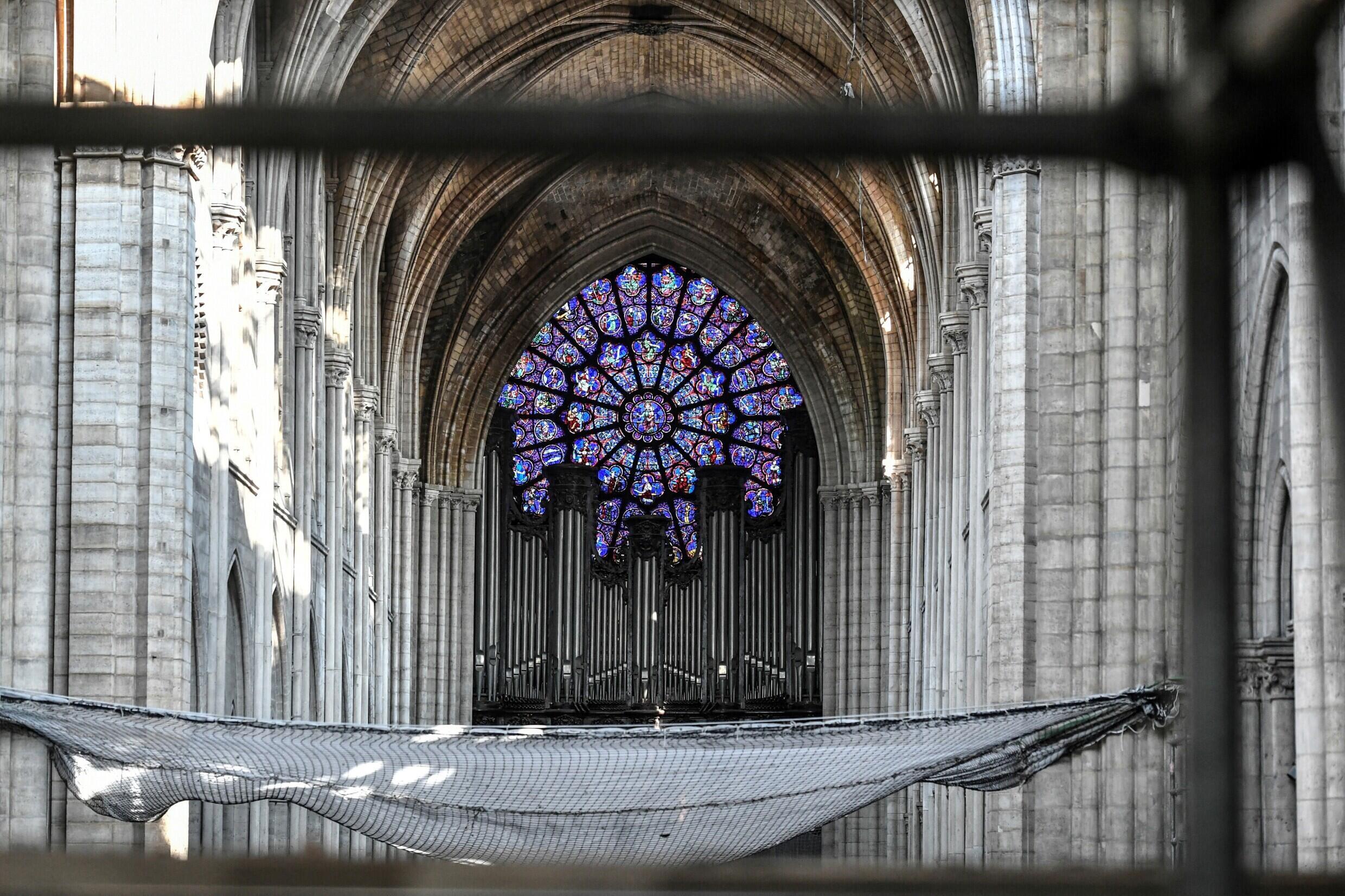 Le grand orgue lors des travaux préliminaires dans la cathédrale Notre-Dame de Paris, le 17 juillet 2019.